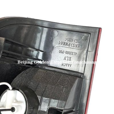 OE n. 4133300-P00 Grande Muro Wingle 5 Versione europea Luce di coda per 124 Spider 348